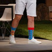 Barevné, které nejsou do páru, ale dělají parádu! Takové jsou Aloisovy ponožky.